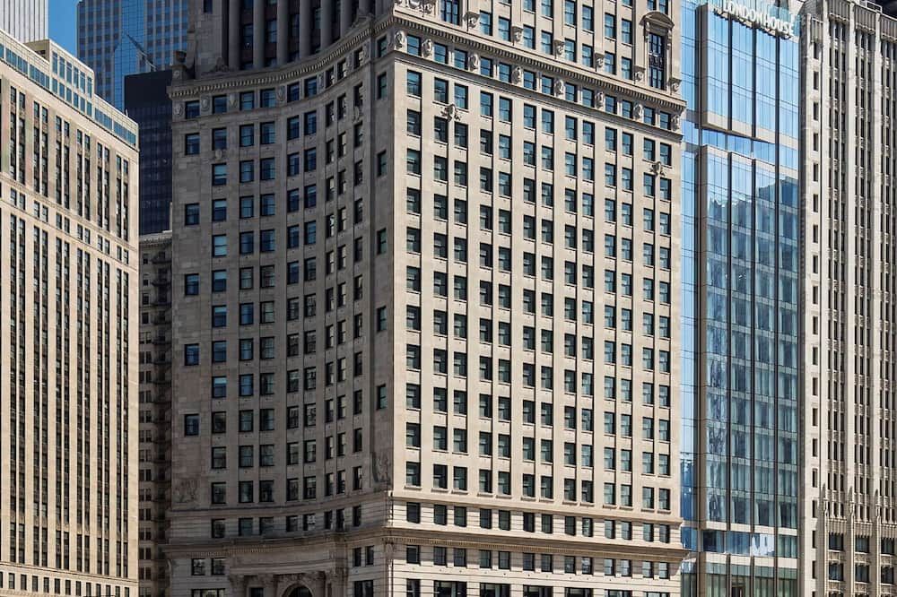 LondonHouse Chicago, Curio Collection by Hilton