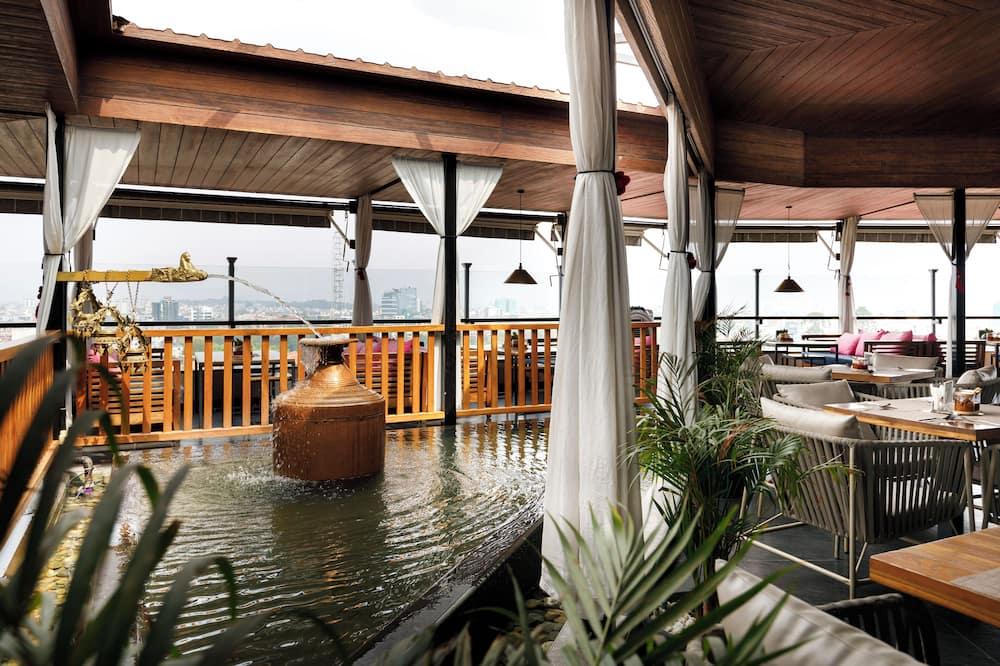 Hotel Ambassador By Ace Hotels