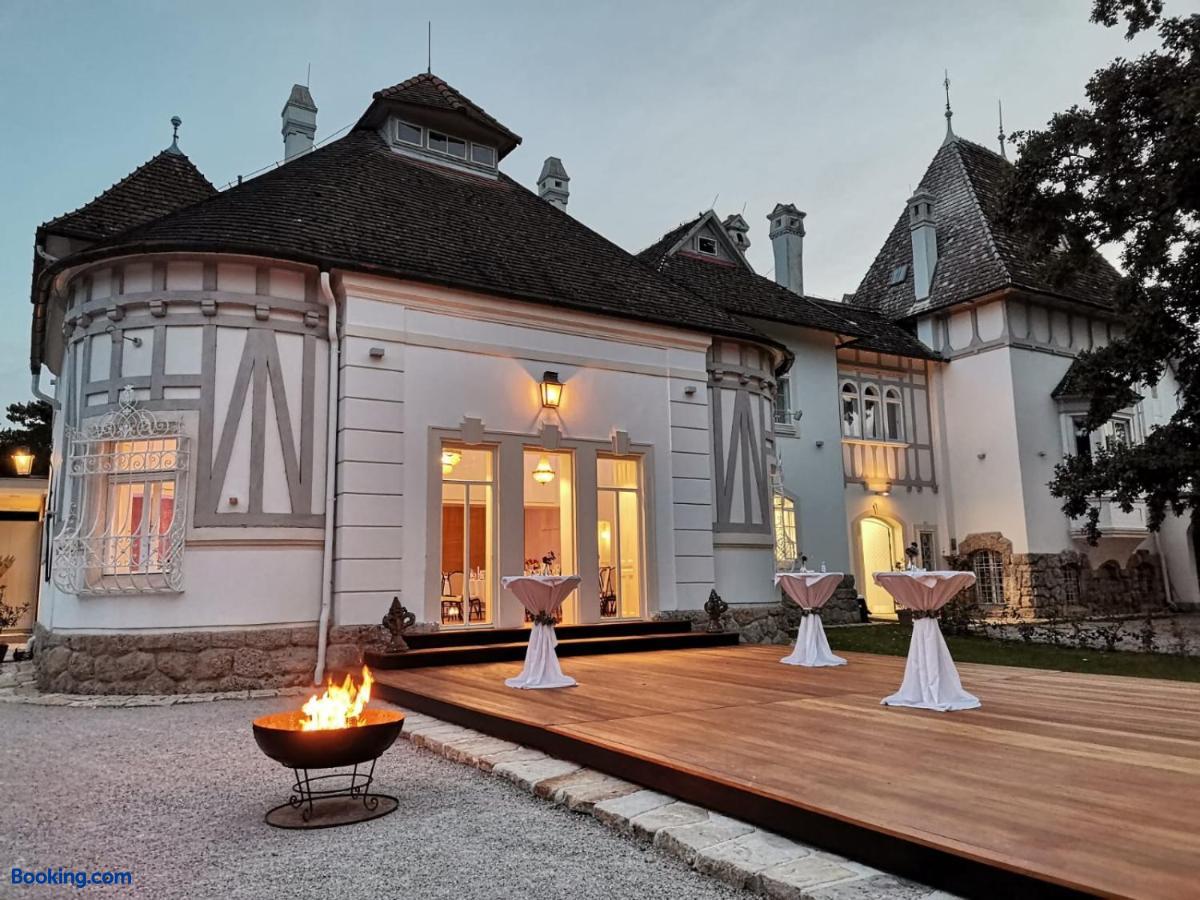 booking-555360-428492418-943517 Schloss Schönau