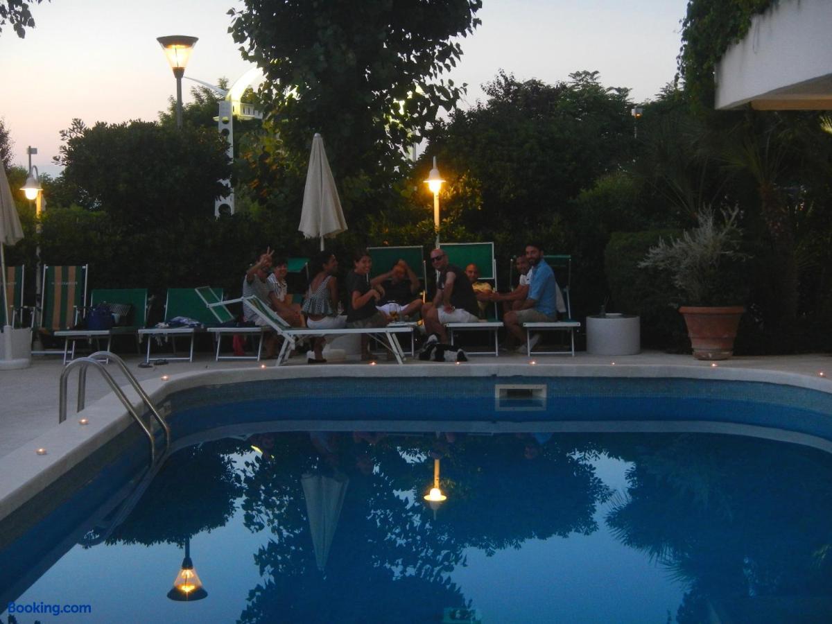 booking-74117-52497732-716584 Hotel Alexander