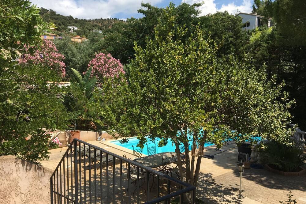 Magnificent Villa with swimming pool, garden and terraces Provence-Alpes-Côte d'Azur - Hyères visuel 2/5 Magnificent Villa with swimming pool, garden and terraces Provence-Alpes-Côte d'Azur - Hyères visuel 2/5