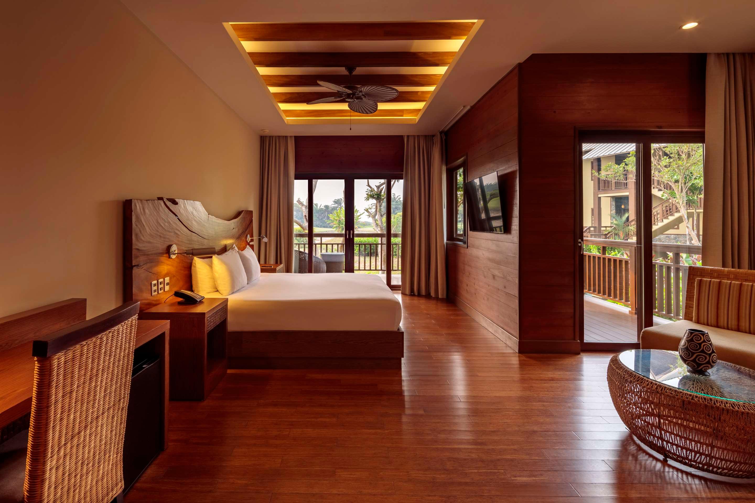 ice-2058707-108234610-858723 Indura Beach & Golf Resort Curio Collection By Hilton