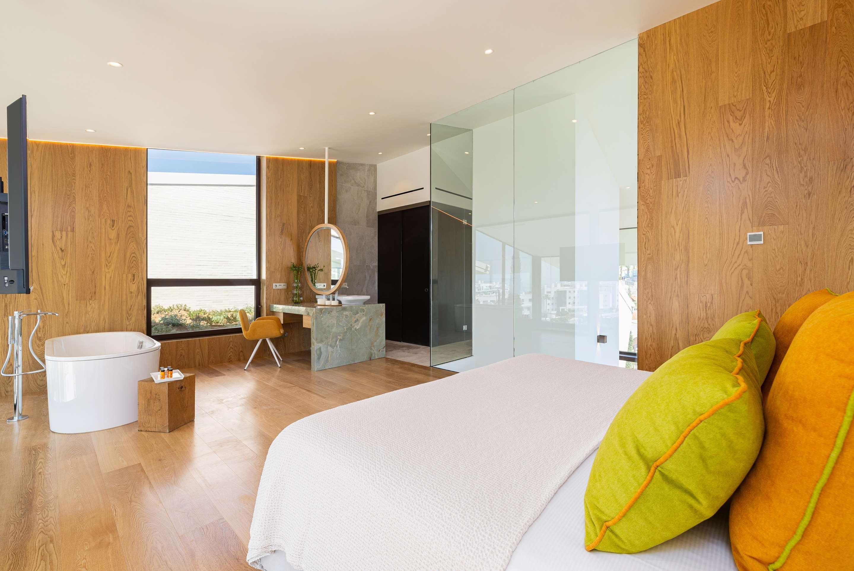 ice-1071367240-118218845-509638 Leiro Residences