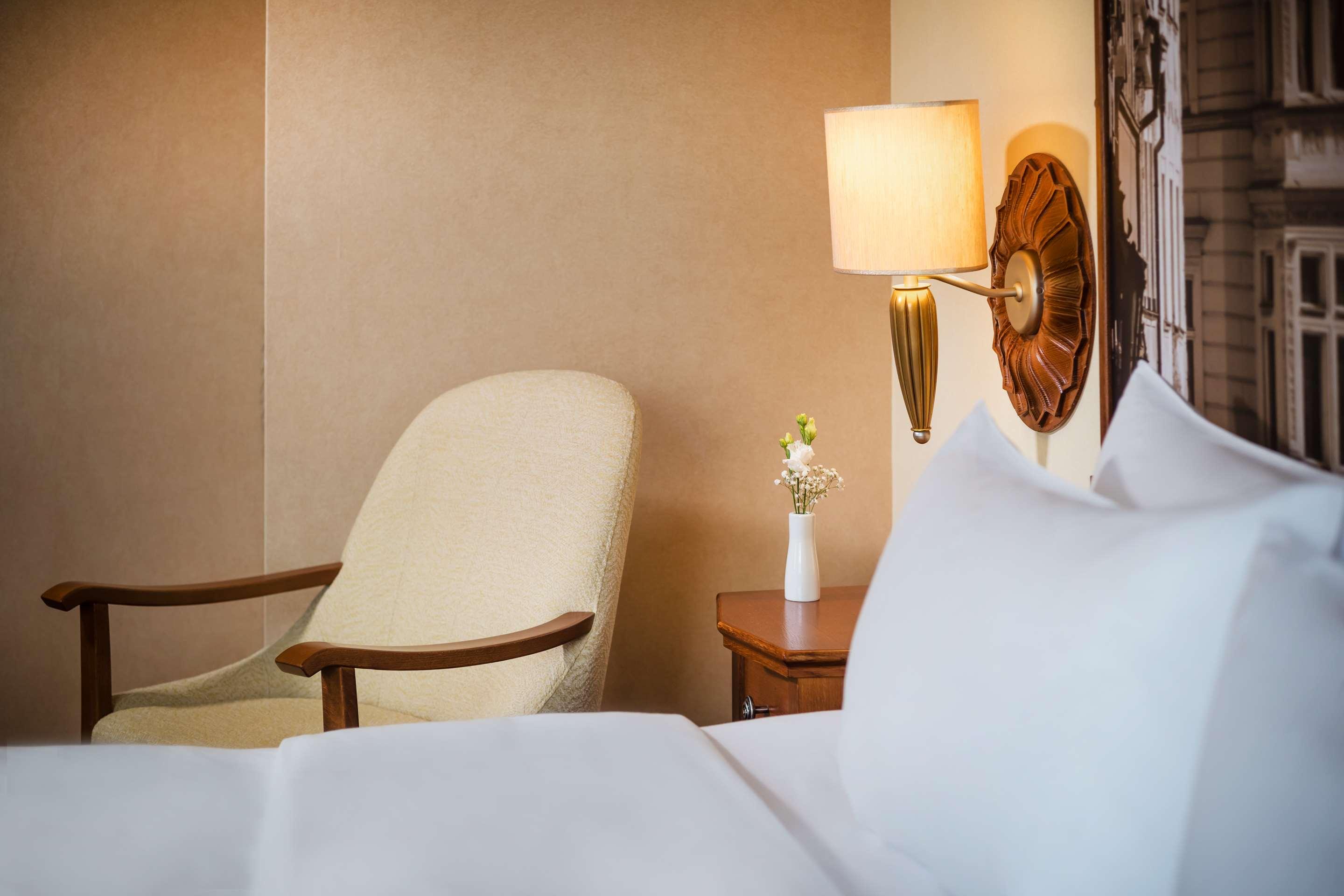 ice-679788-106296415-080791 Lindner Hotel Prague Castle