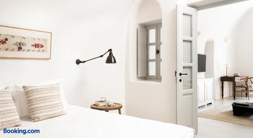 booking-1070793944-483404224-404110 Armenaki Santorini