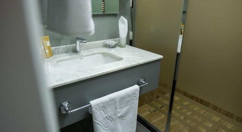 Leon Hotel Spa Ganja