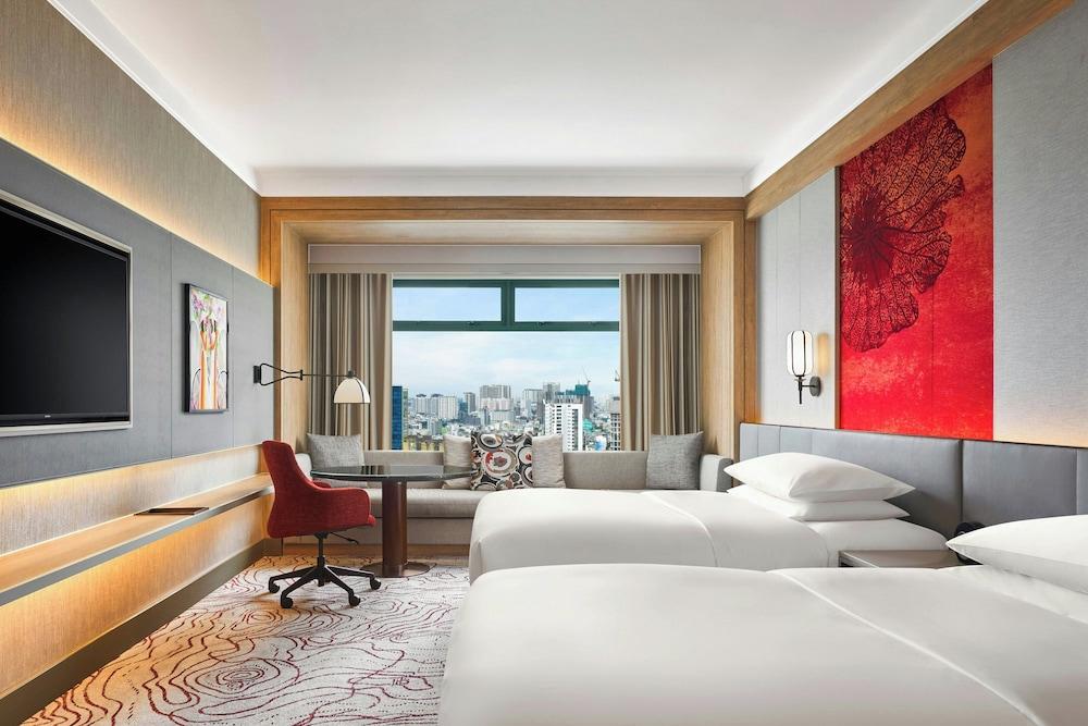 Sheraton Saigon Grand Opera Hotel