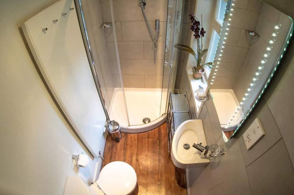 Six Brunton Place Guest House