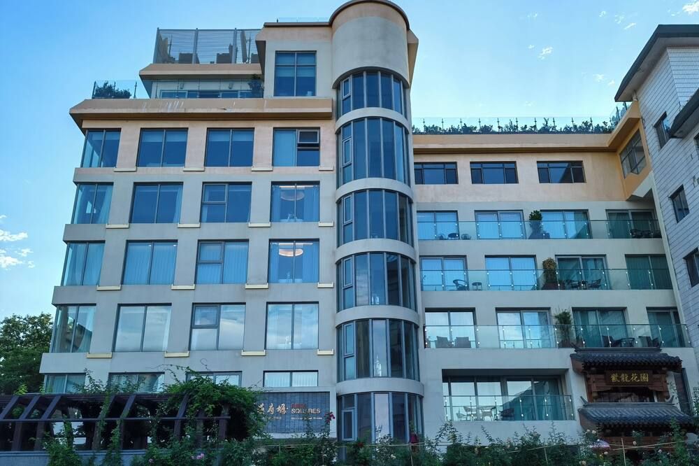 Purple Horse Hotel &beijing Hutong Designer Boutique Garden Hotel&french Window&close To The Forbidden City&tian'anmen&wangfujing&nanluogu Lane&lama Temple&360-Degree Viewing Terrace Bar&roof Swimming Pool&private Bathtub&laundry&gym&family Suite