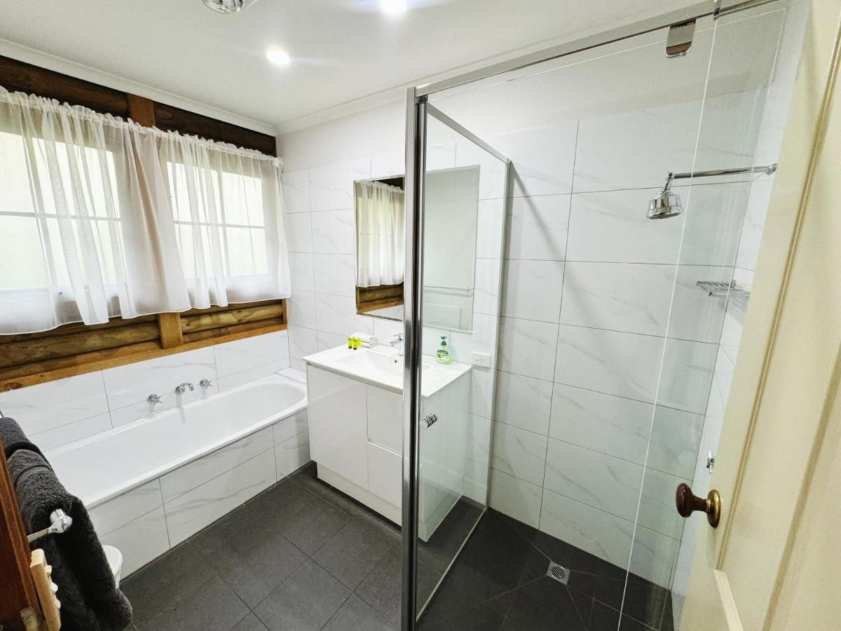 Halls Gap Log Cabins