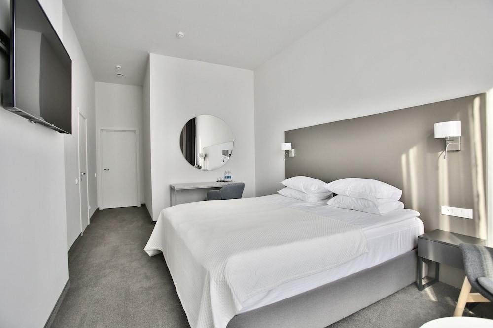 sembo-2066716-991512-416512 Sport Inn Hotel
