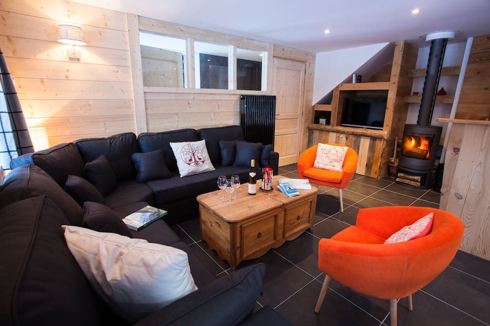 The Rachasses The Feet Of The Great Montets, Overlooking Mont Blanc For 8 People