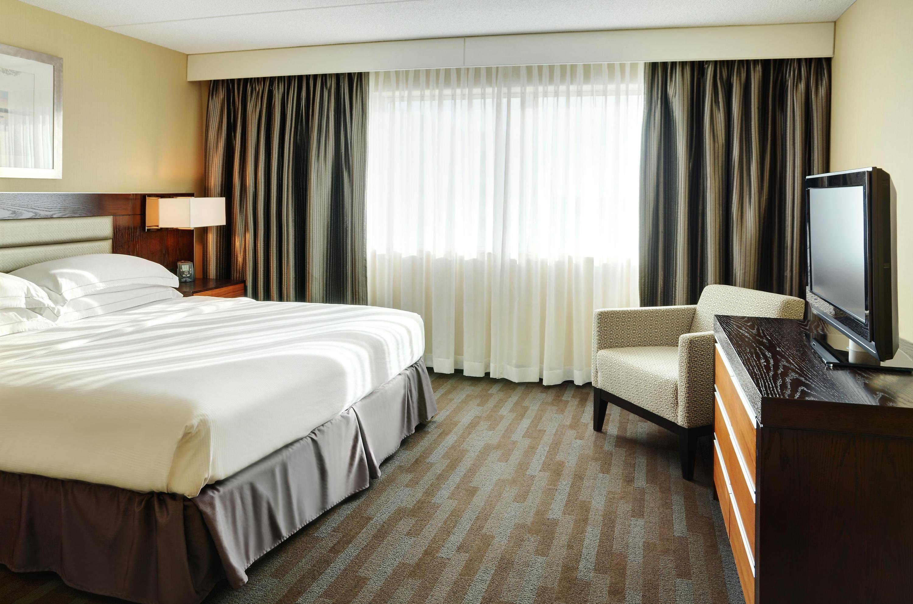 Hilton Winnipeg Airport Suites $106 ($̶1̶3̶9̶). Winnipeg Hotel Deals ...