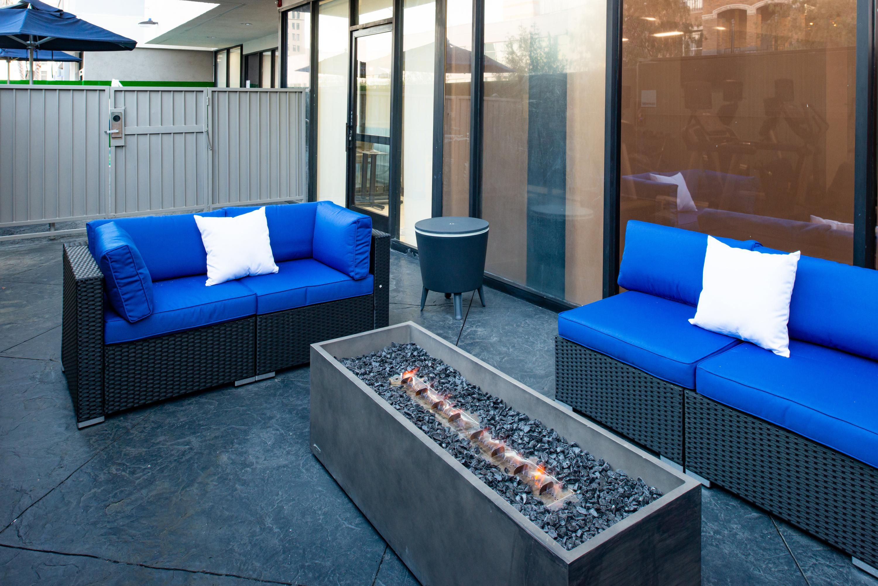 Holiday Inn Express & Suites Los Angeles Downtown West By IHG in Los  Angeles, the United States from £95: Deals, Reviews, Photos | momondo