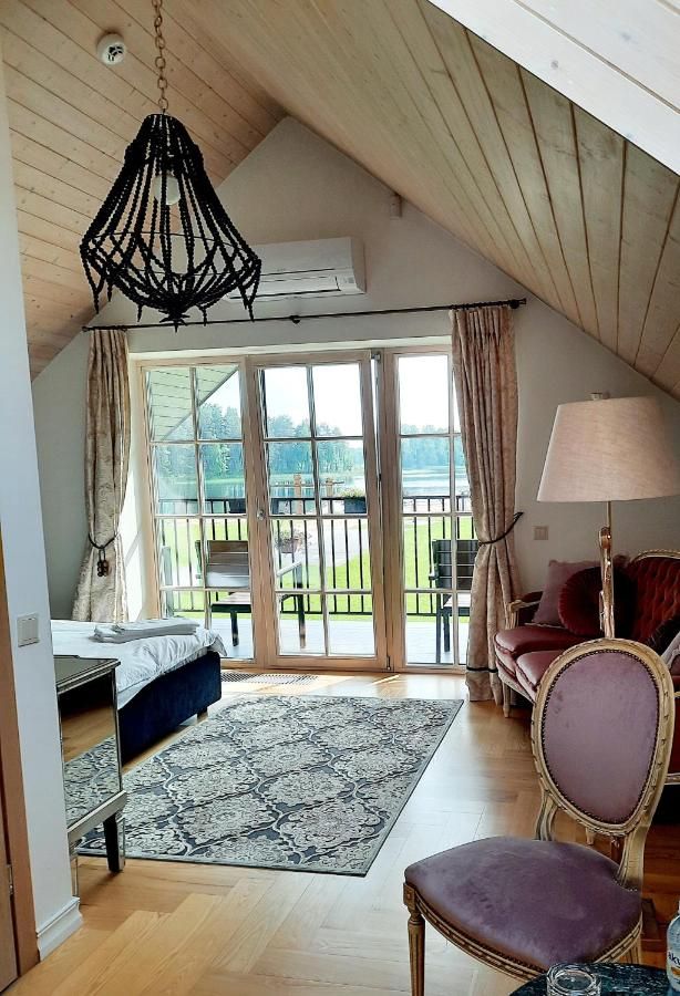 Lake & Library boutique Hotel