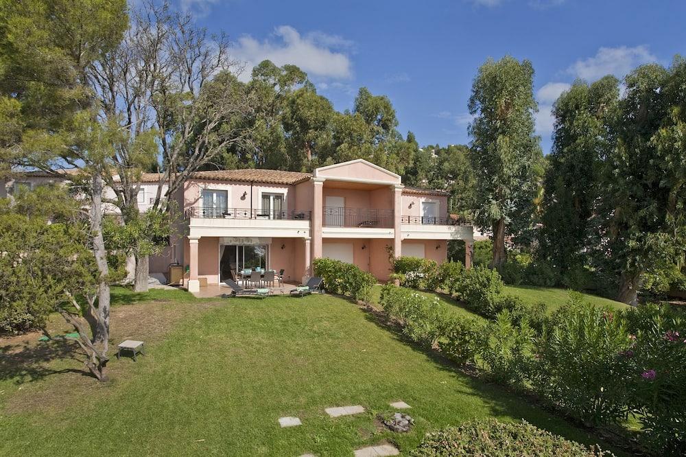 4 bed sleeps 8 beach front villa with Shared Pool and Private Garden. Provence-Alpes-Côte d'Azur - Argens visuel 1/10