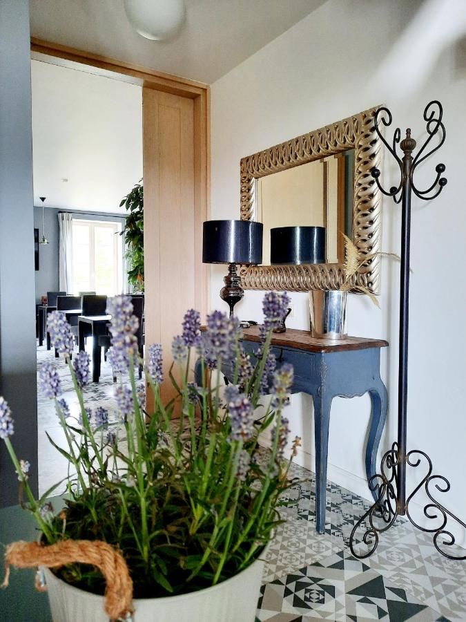 Lake & Library boutique Hotel