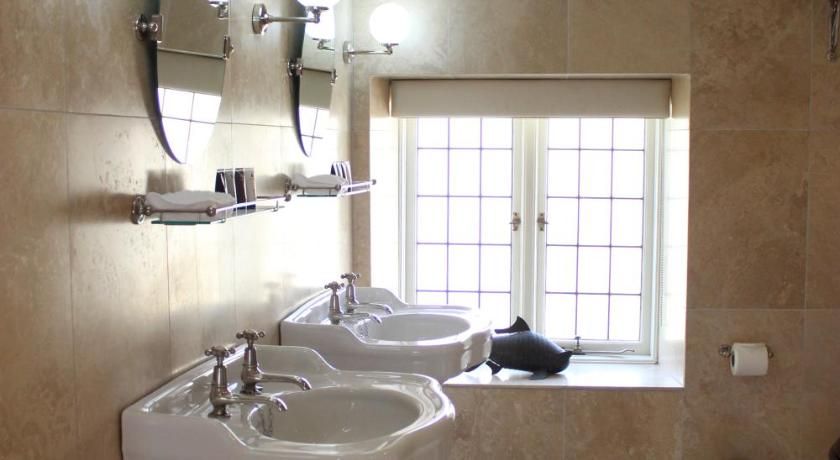 Rafters at Riverside House Hotel