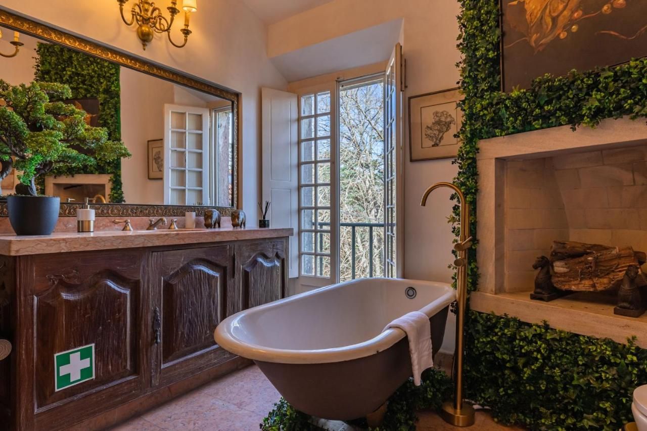 Sintra WOW - Unique double Smart Room in 17th century Palace! Hot tub, Snooker, BBQ, PS5, Sauna, Gym