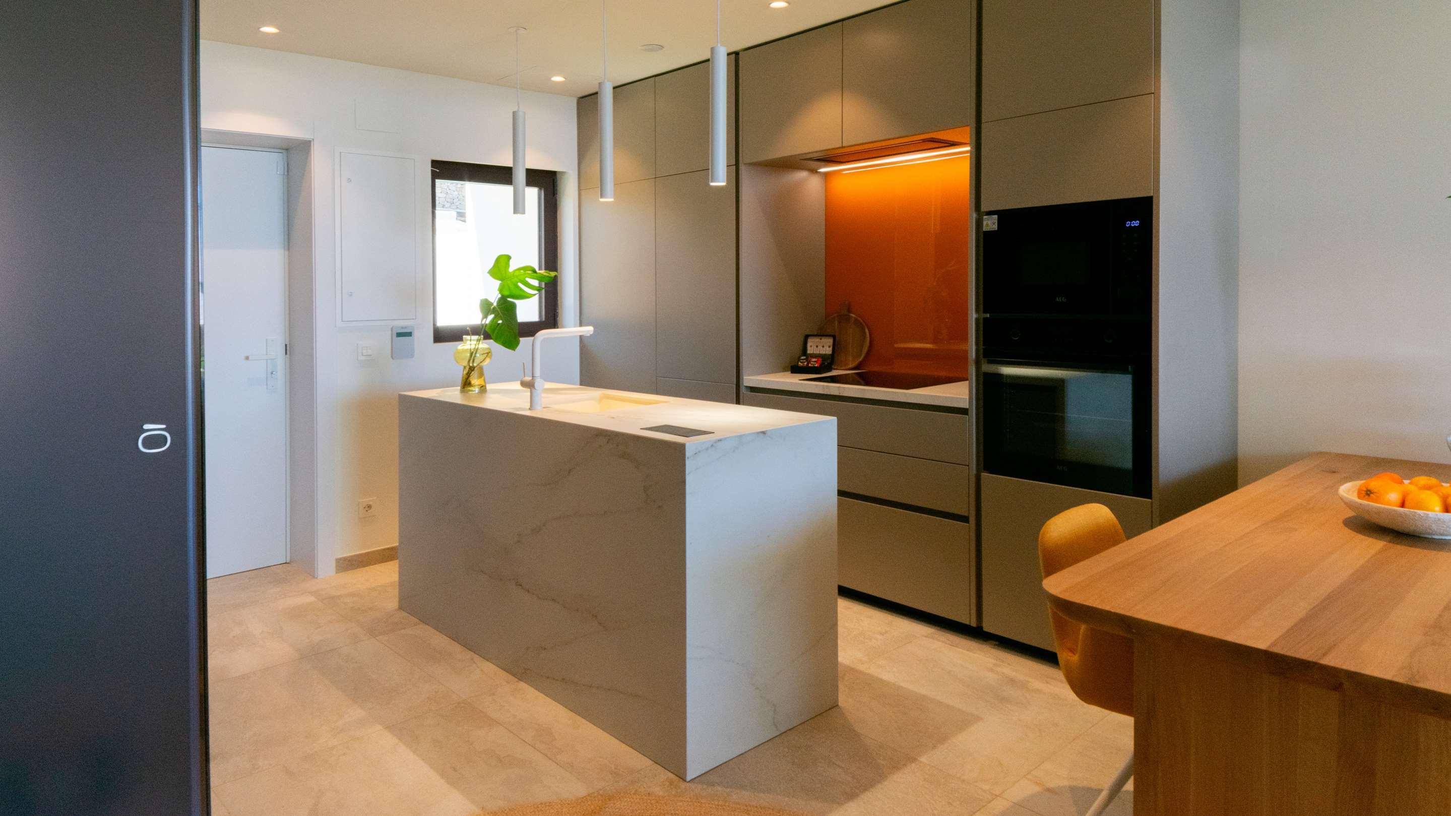 ice-1071367240-118219215-401883 Leiro Residences