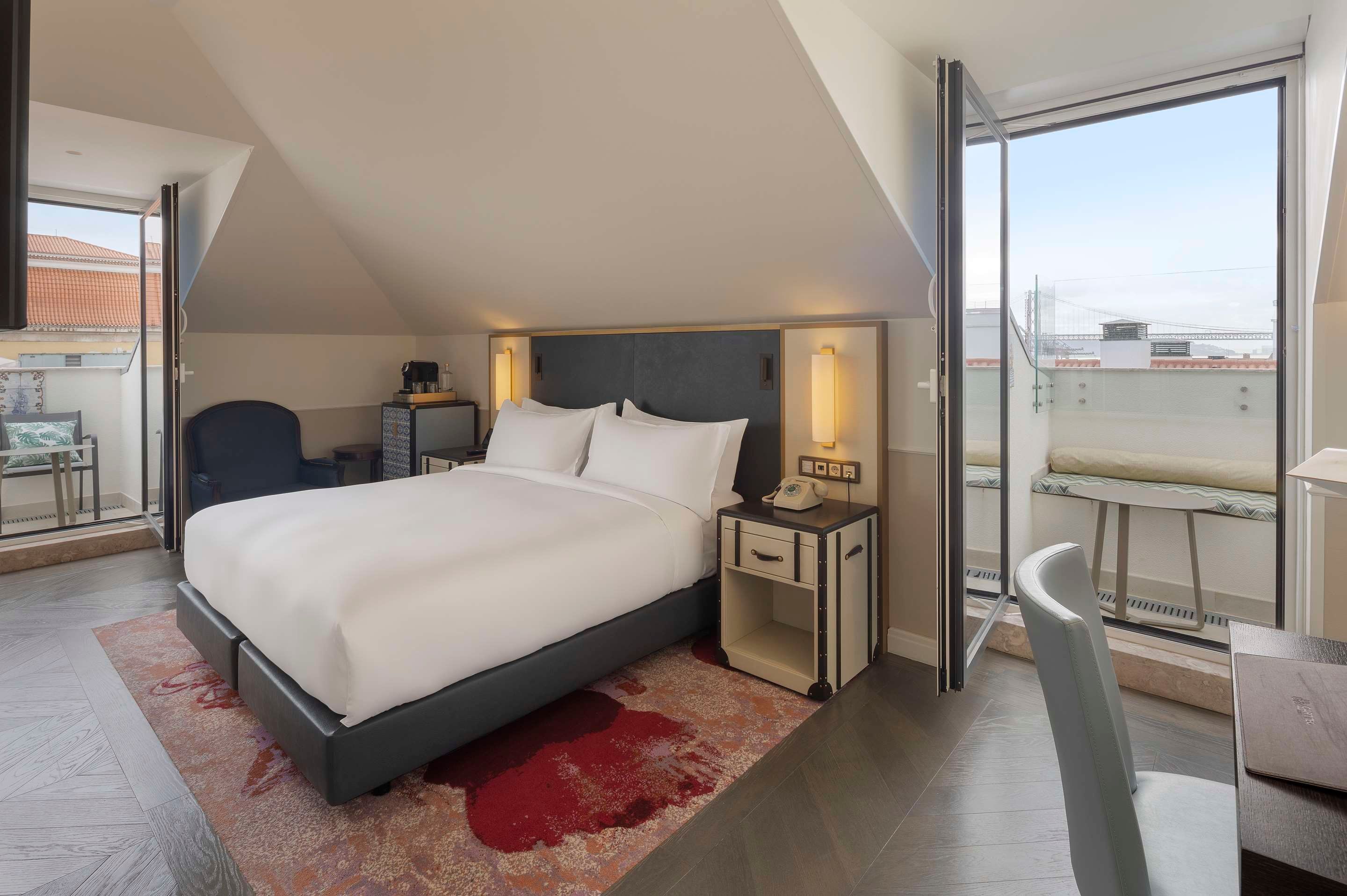 The Emerald House Lisbon, Curio Collection by Hilton