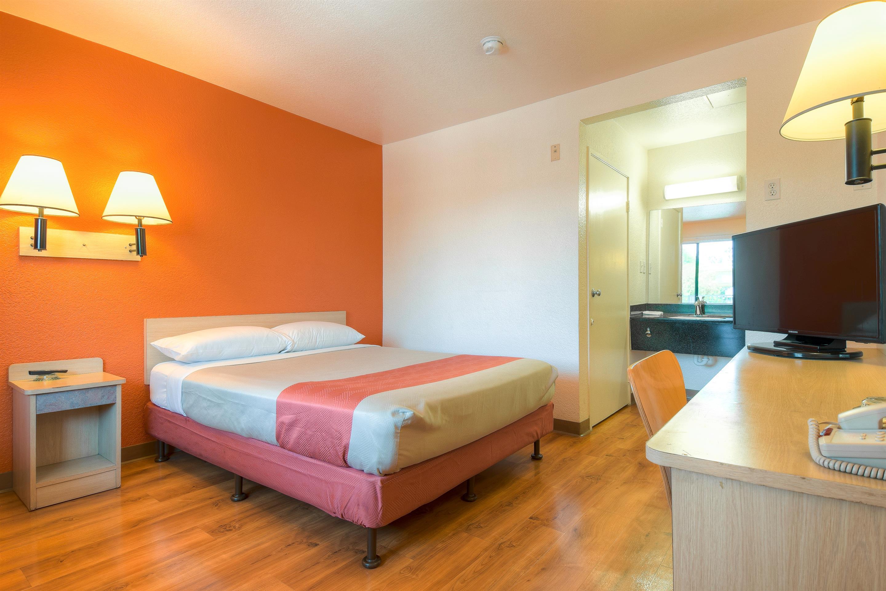 Does Motel 6 Allow Dogs - f44jdsn