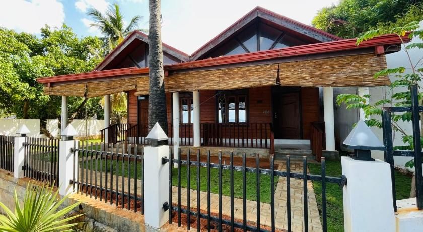 Janas Blue Water Corner