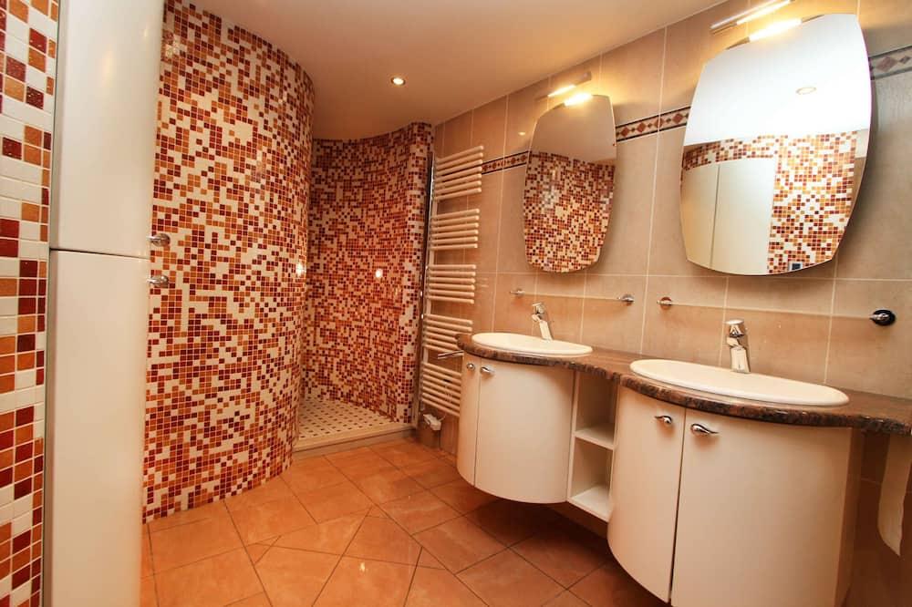 250m2 Grand Chalet 12/14 Pers. Pool Sauna Jacuzzi Rates All Inclusive Lotharingen - Clefcy visuel 4/5 250m2 Grand Chalet 12/14 Pers. Pool Sauna Jacuzzi Rates All Inclusive Lotharingen - Clefcy visuel 4/5