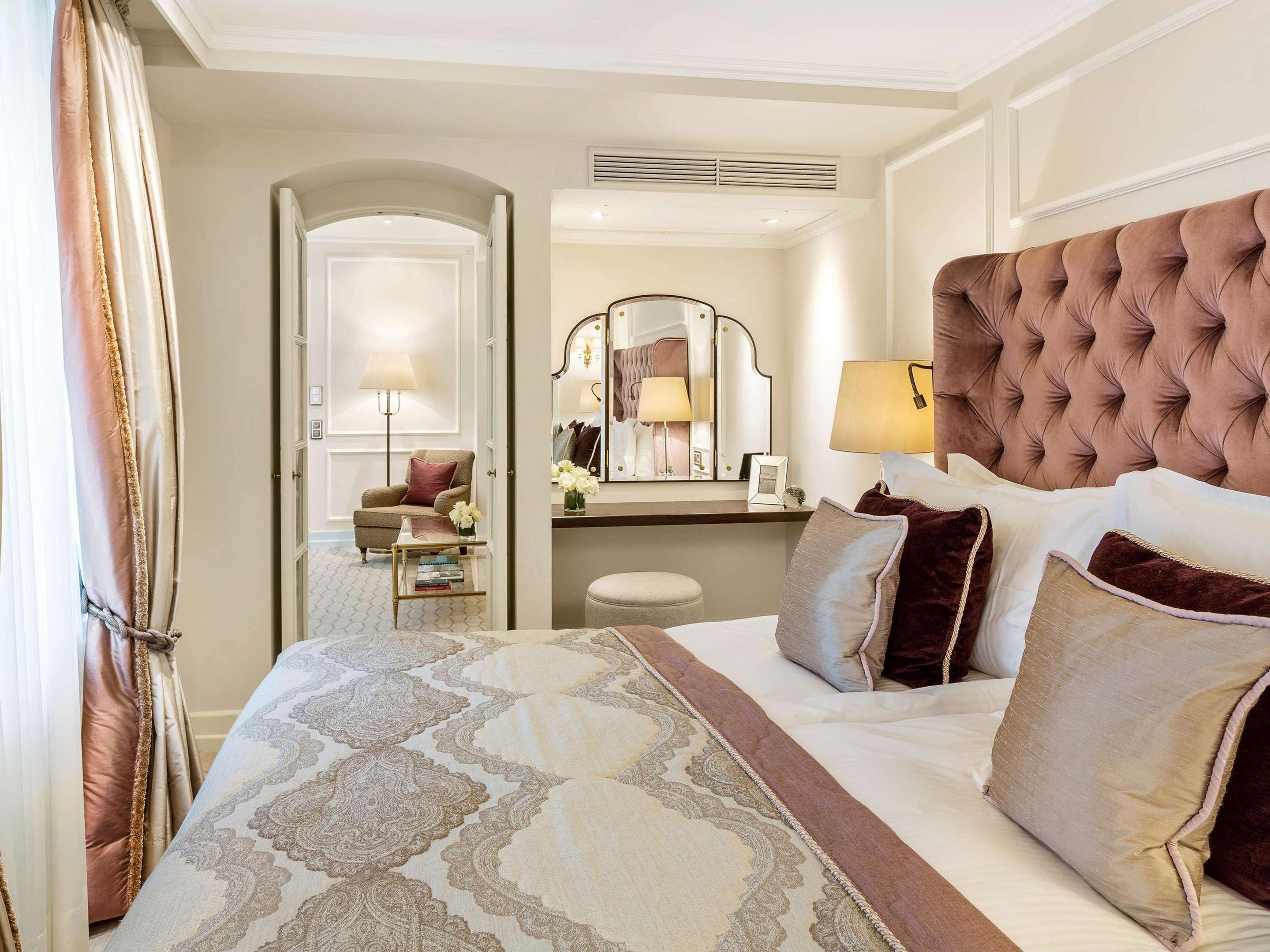 Fairmont Hotel Vier Jahreszeiten Hamburg Germany Compare Deals