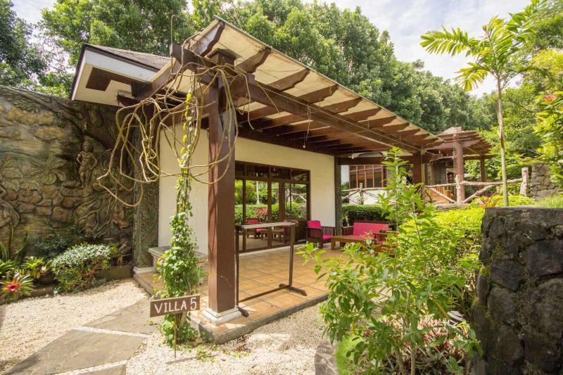 agoda-660873-325559409-758627 Cintai - Coritos Garden Hotel