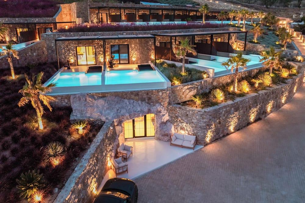 expedia_group-7098866-b4a0af-727581 Ftelia Black Villas