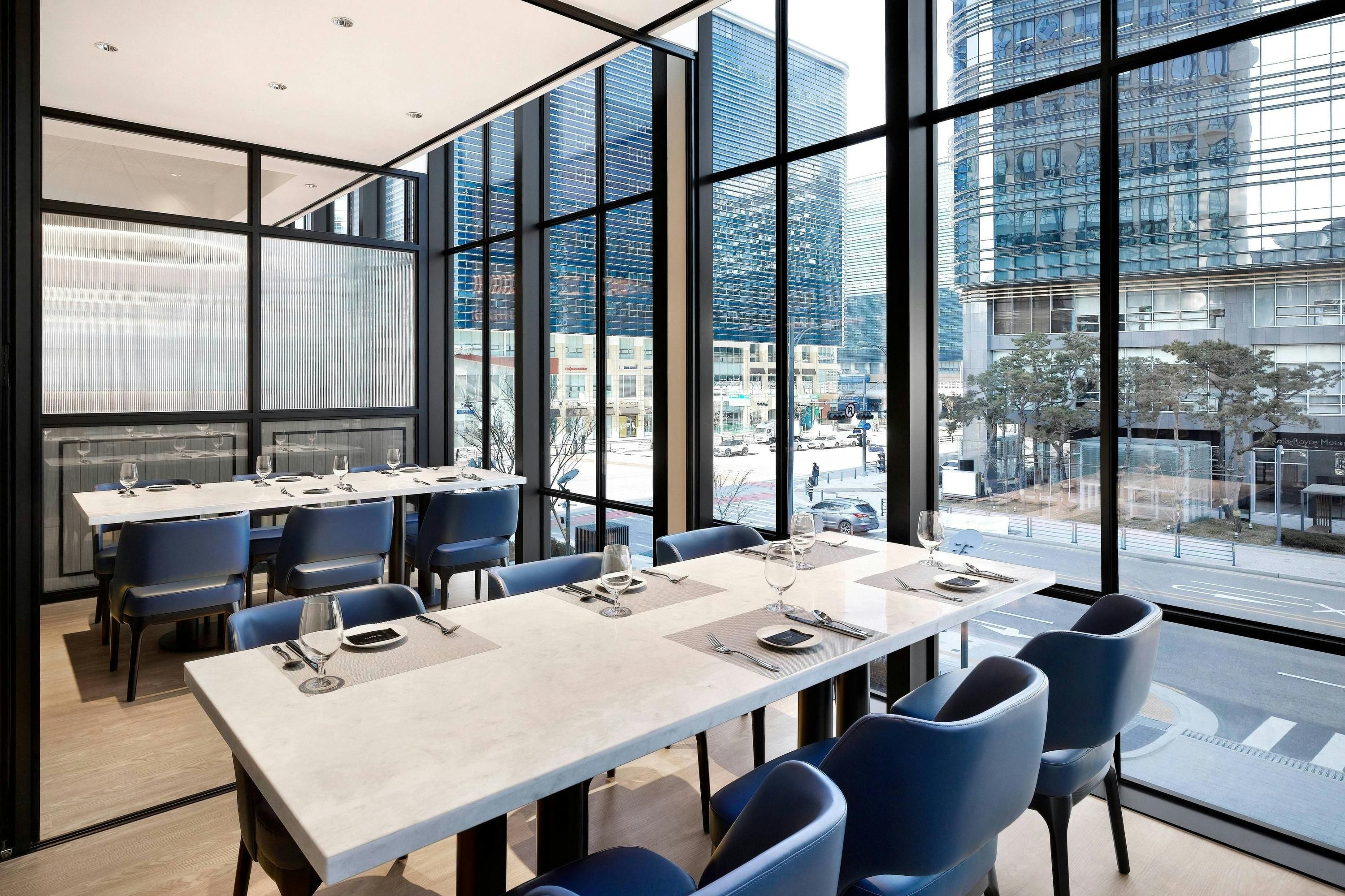 GRAVITY JOSUN Seoul Pangyo, Autograph Collection