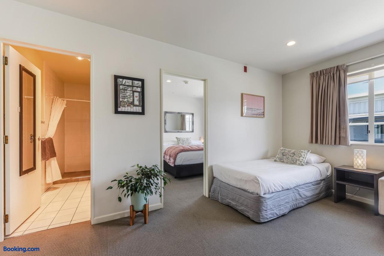 booking-301816-659449090-129988 Boutique Motel
