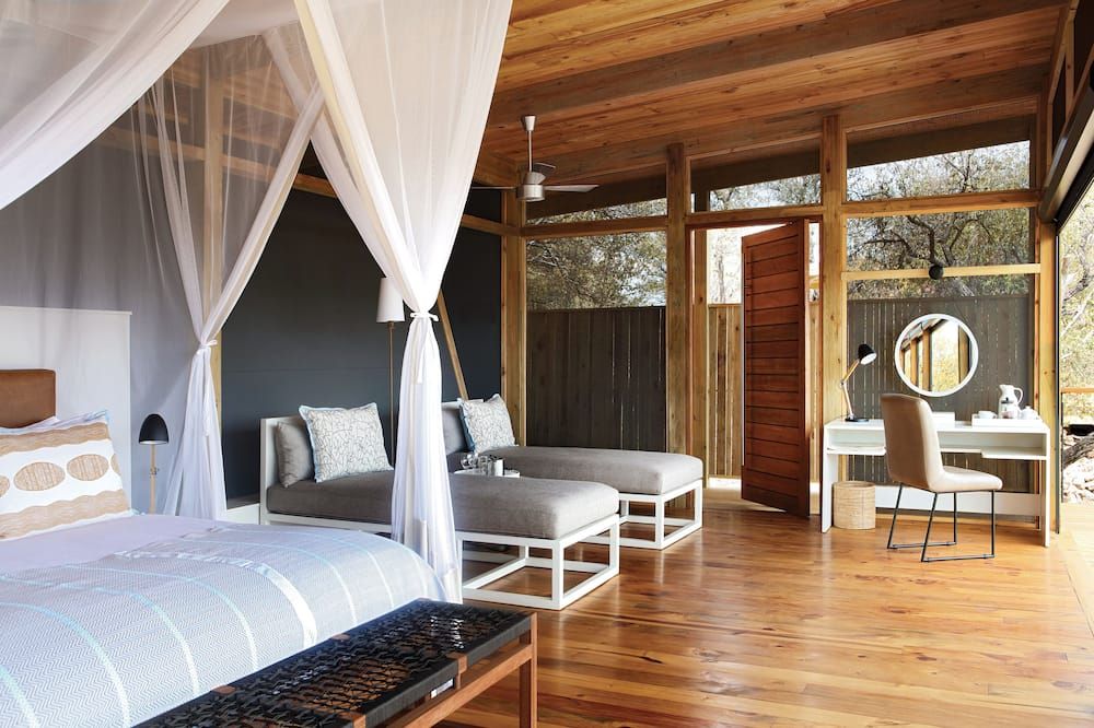 The Outpost & Pel's Post