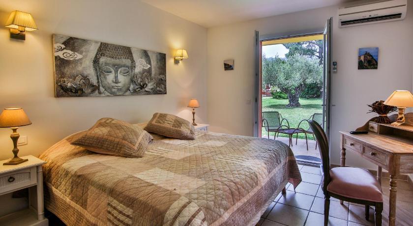 Hotel du Pont de l'Oso Corsica - Lecci visuel 4/5 Hotel du Pont de l'Oso Corsica - Lecci visuel 4/5