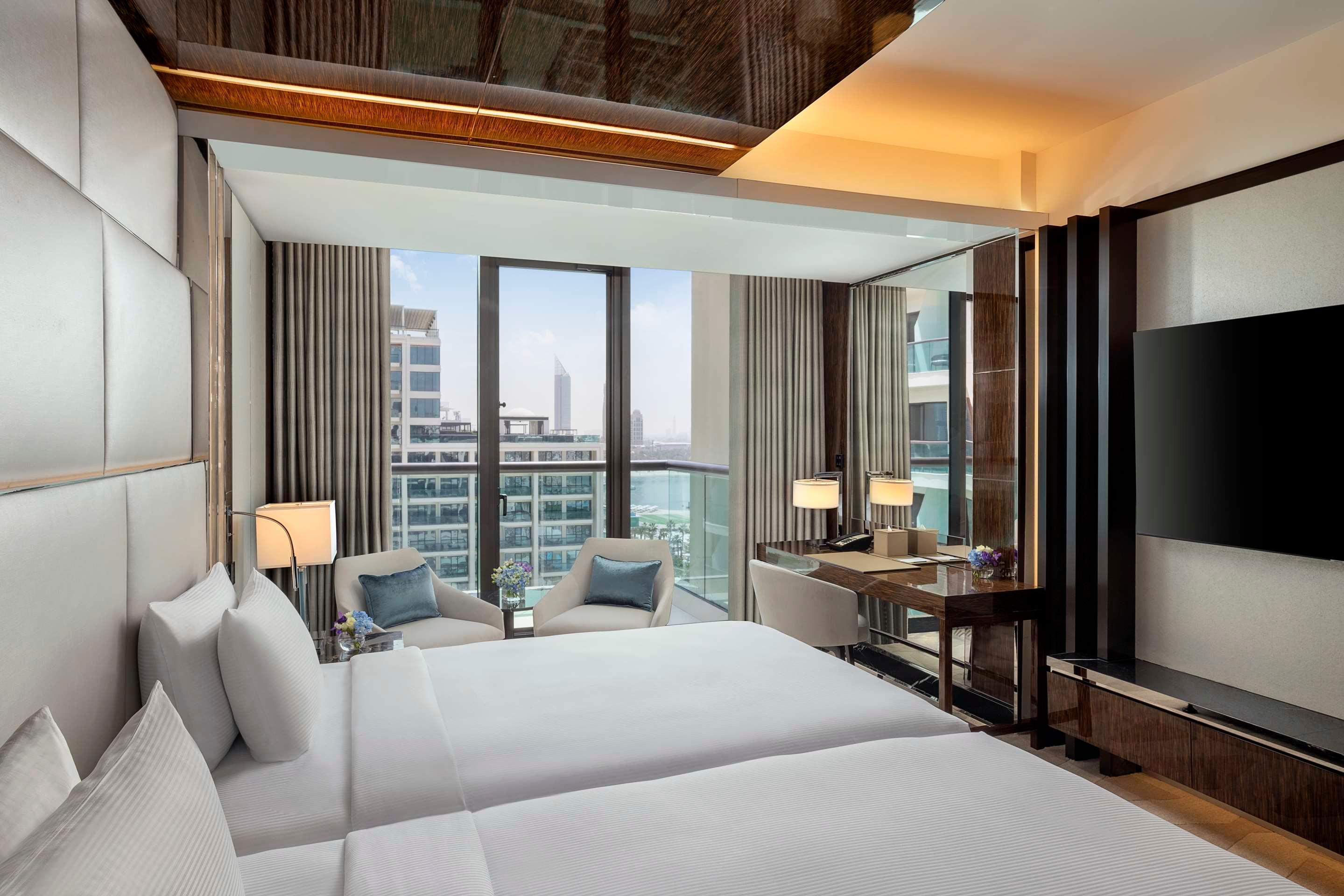 ice-8521867-111246575-094151 Hilton Dubai Palm Jumeirah