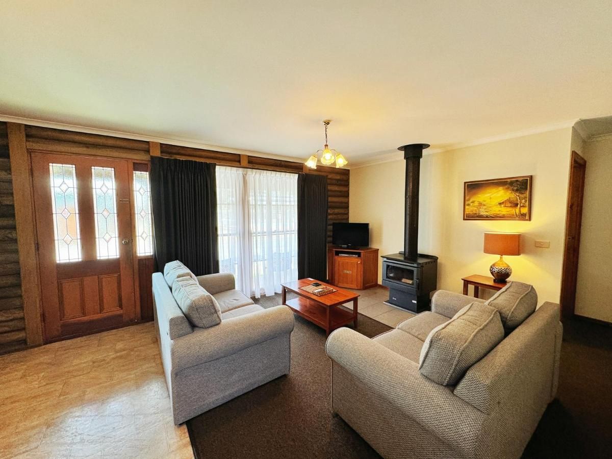 Halls Gap Log Cabins