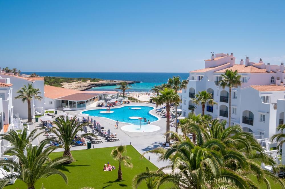 expedia_group-1072002506-134368225-215313 Fergus Style Carema Beach