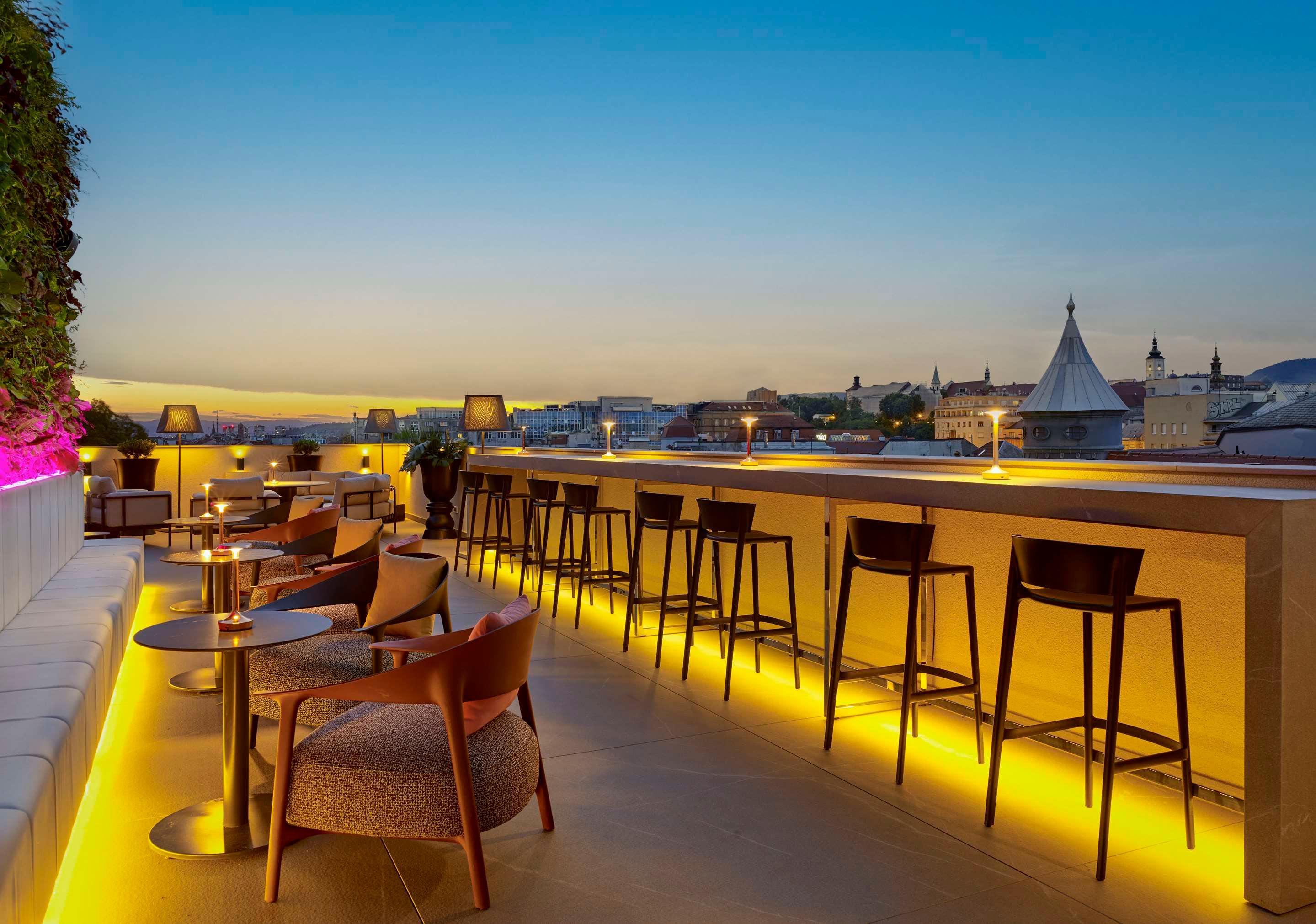 ice-10299400-118218319-372064 art'otel Zagreb