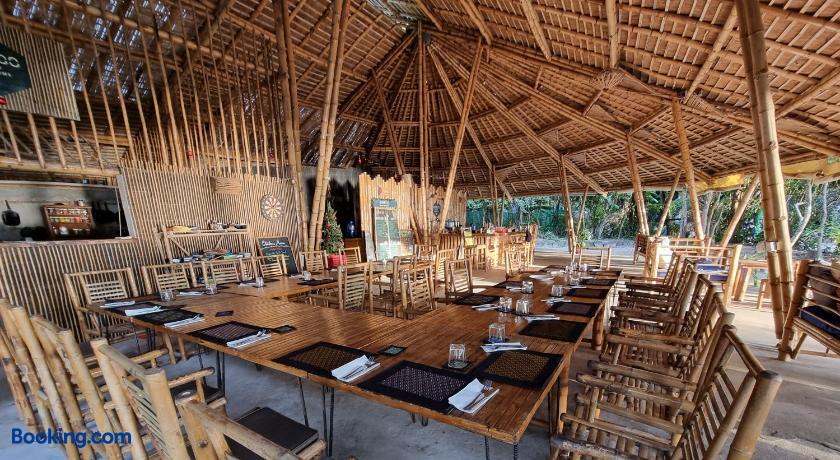 booking-898259-492077589-169800 Sunboo Beach Bungalows