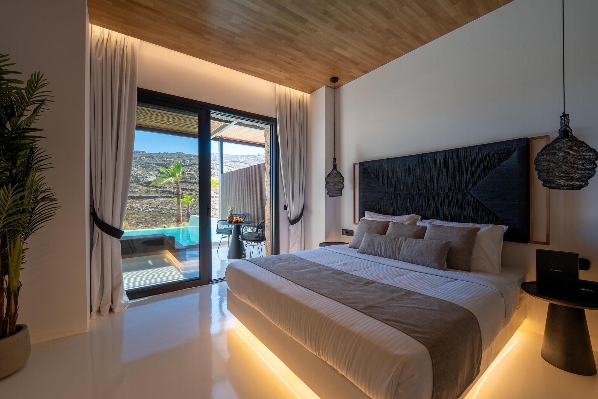 expedia_group-7098866-08e4c4-201764 Ftelia Black Villas