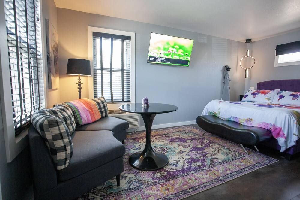 EO Bungalows, Black Hills