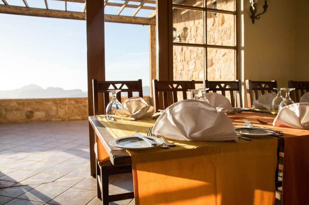 expedia_group-893887-178565481-572156 Old Village Resort