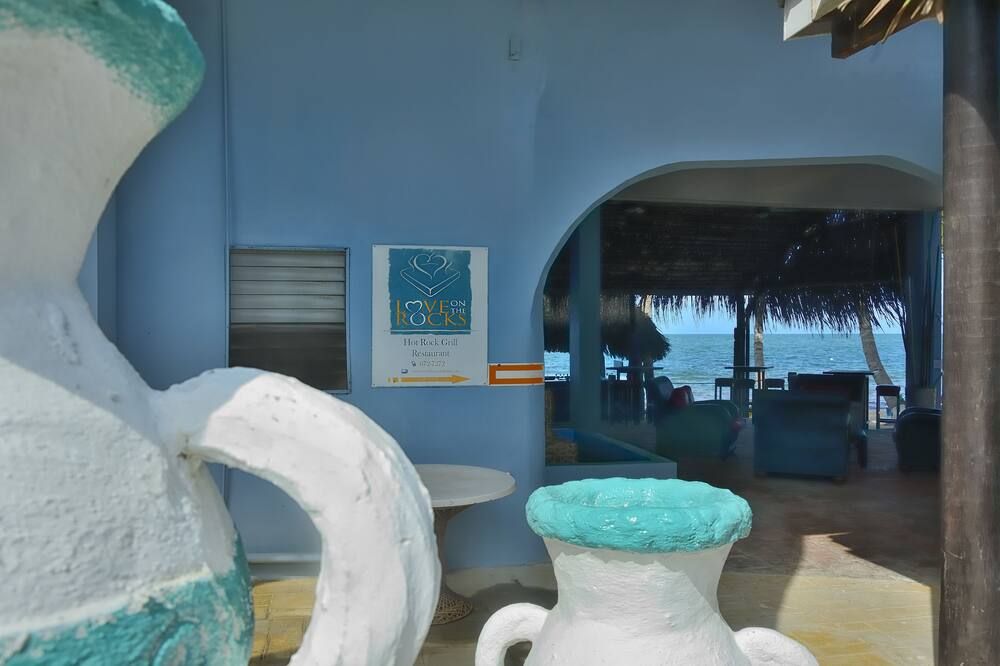 Parrot Cove Lodge