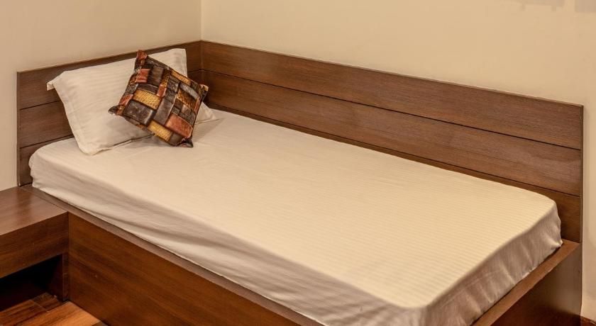 De Manora Homes - Unpretentious hotel with a garden , posh area Ranjit Avenue