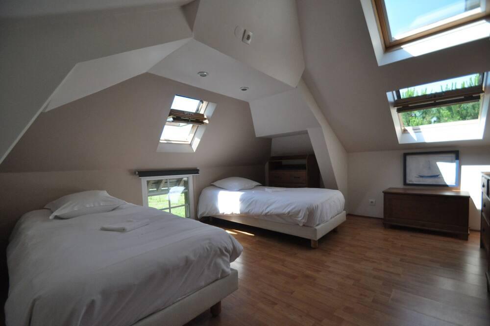 Villa and outbuilding with private swimming pool, sauna, games room, not overlooked Laag-Normandië - Pont-l'Évêque visuel 7/10 Villa and outbuilding with private swimming pool, sauna, games room, not overlooked Laag-Normandië - Pont-l'Évêque visuel 7/10