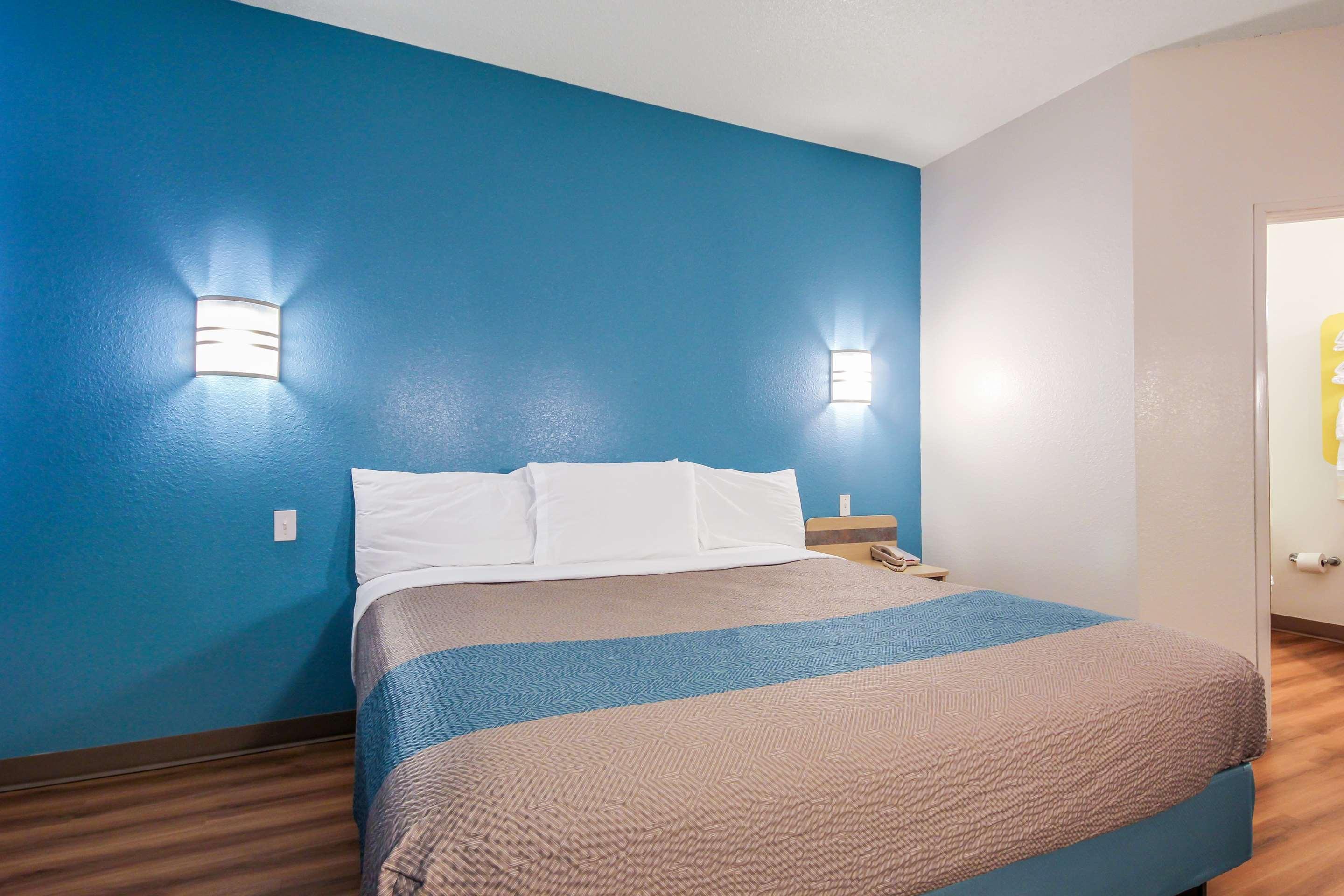 Motel 6 New Braunfels $56 ($̶1̶0̶7̶). New Braunfels Hotel Deals