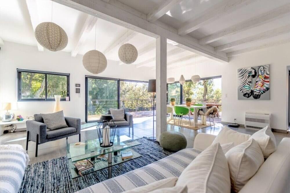 Splendid high villa in the heart of nature Provence-Alpes-Côte d'Azur - Plan-de-la-Tour visuel 2/5 Splendid high villa in the heart of nature Provence-Alpes-Côte d'Azur - Plan-de-la-Tour visuel 2/5