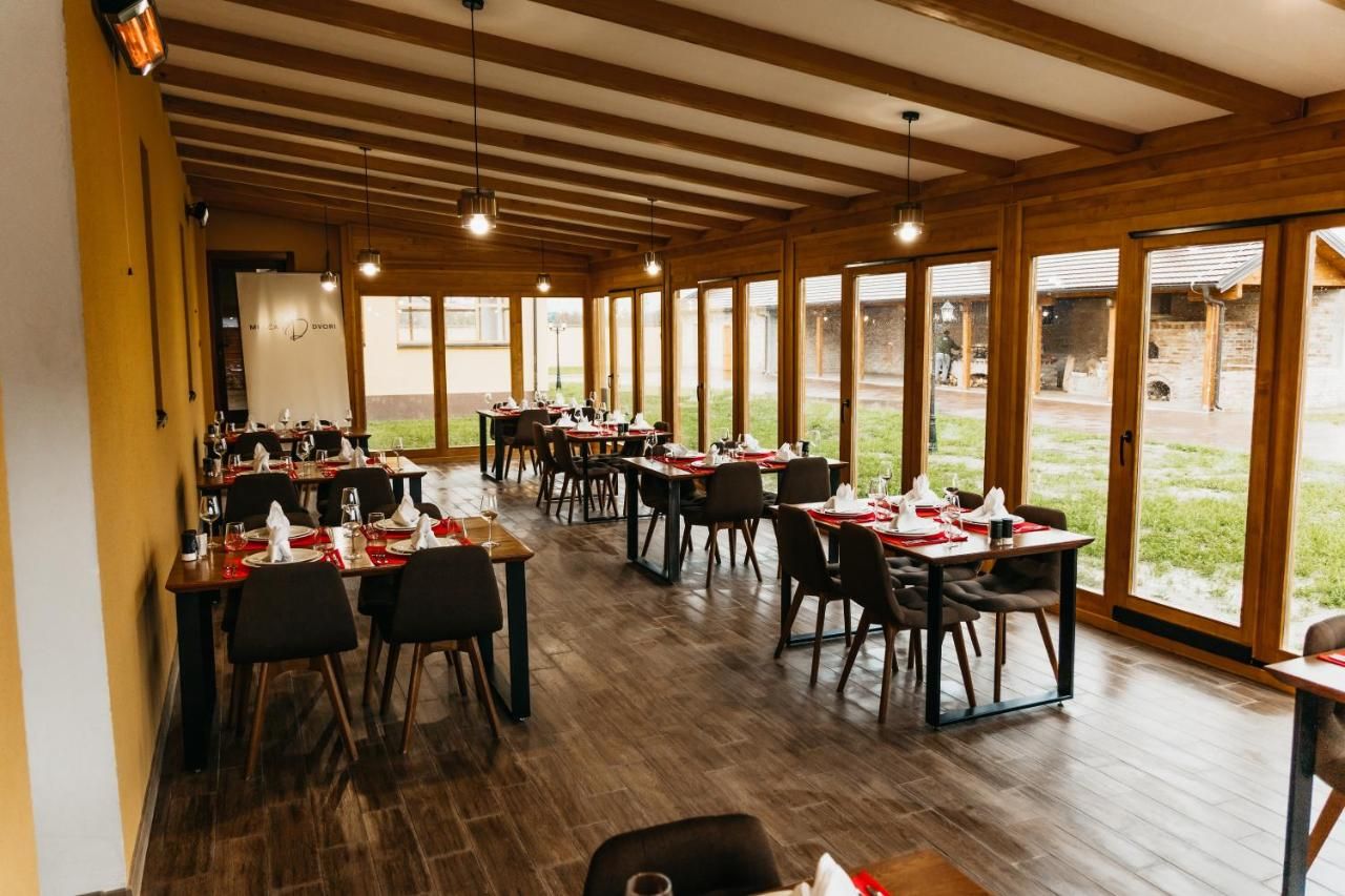 Pansion Mihića dvori