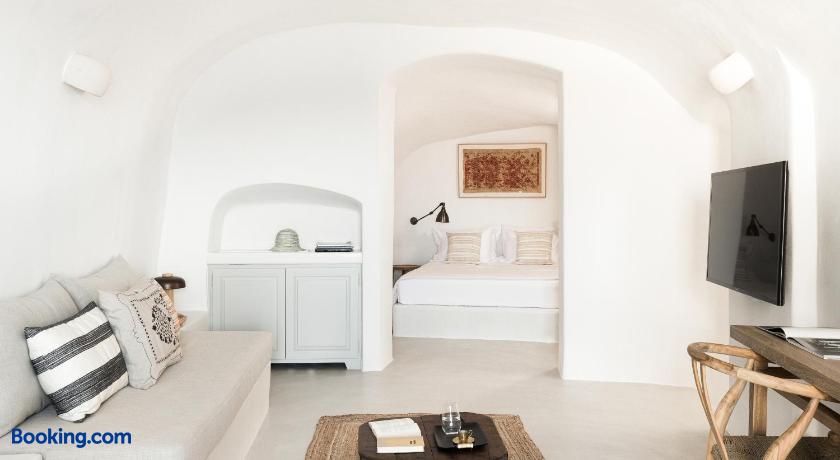 booking-1070793944-483397280-691539 Armenaki Santorini